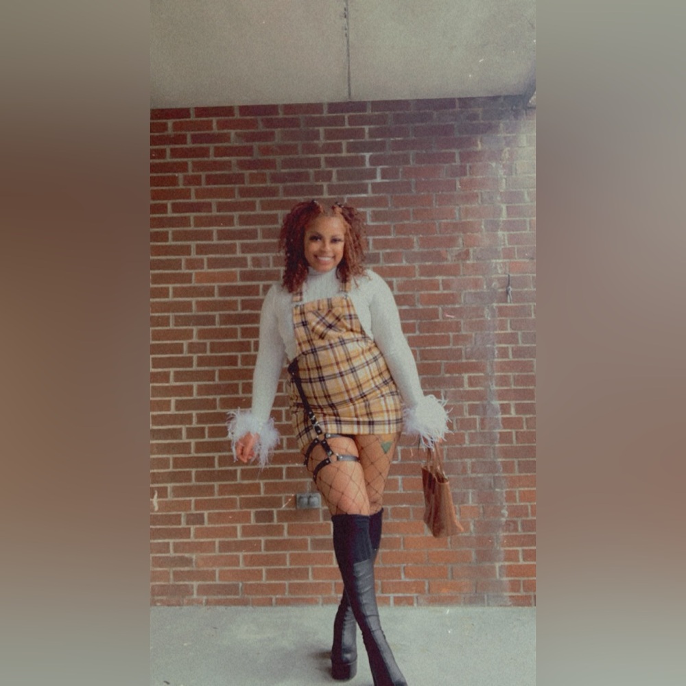 Meet your Posher, Nefertitee